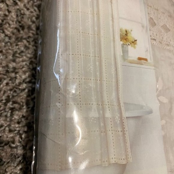 MARTHA STEWART * Beige ECRU Vinyl PATCHWORK LACE Shower Curtain 70"x71" * NWT - Picture 3 of 5
